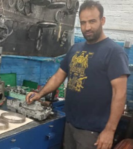 مهدی اتابکی تعمیرکار و نویسنده پاورگیربکس